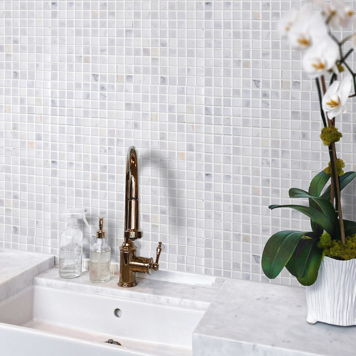 5/8" Calacatta 12-in x 12-in Polished Marble Mosaic Floor and Wall Tile( 5 sq. ft. /Box )