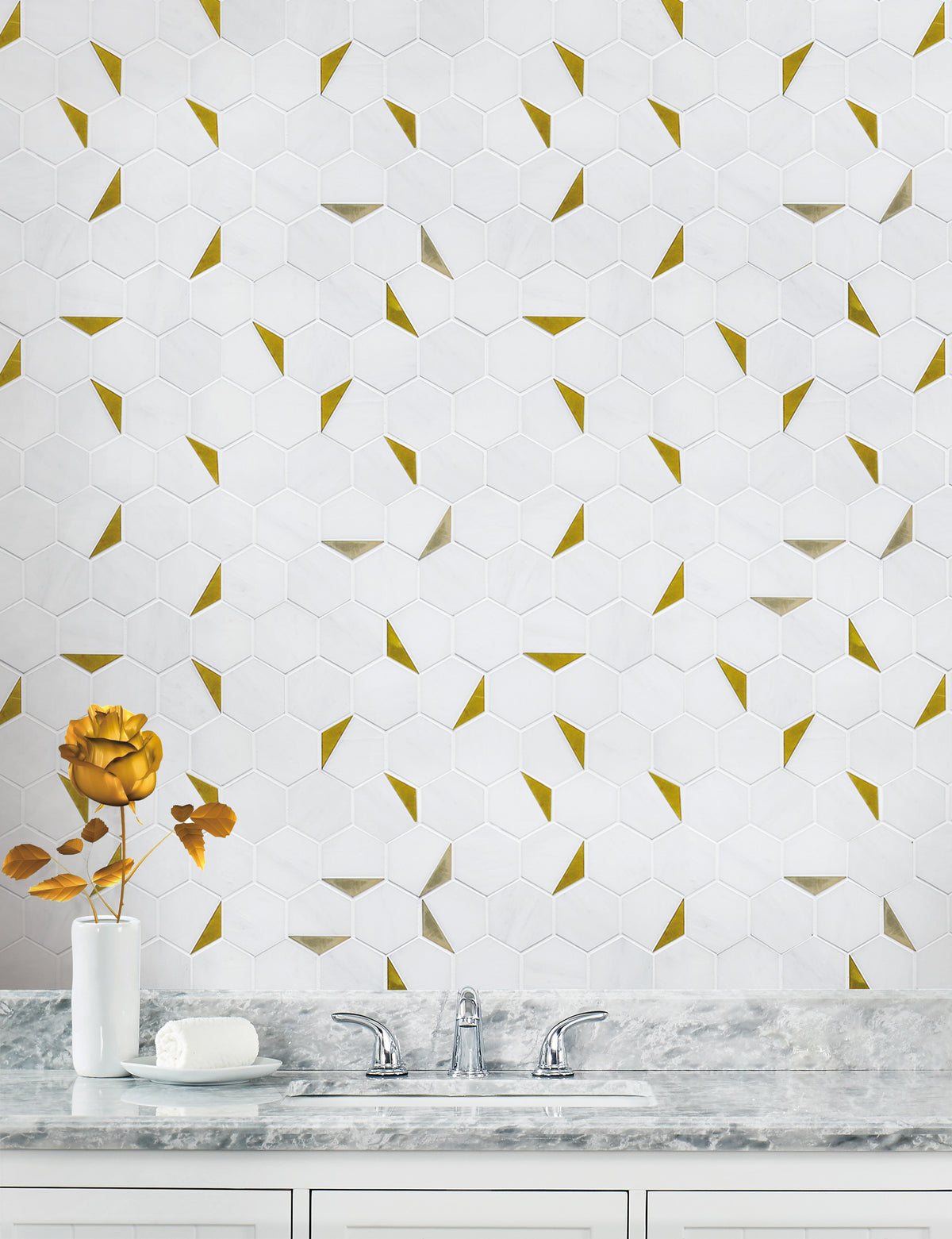 Kitchen backsplash with Oriental White and Antique Mirror Lantern Tile – elegant marble and mirror pattern adds luxury to cooking space