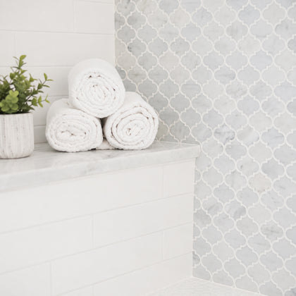 Mini Arabesque Carrara White 10-in x 11-in Waterjet Mosaic Wall Tile( 3.8 sq. ft. /Box )
