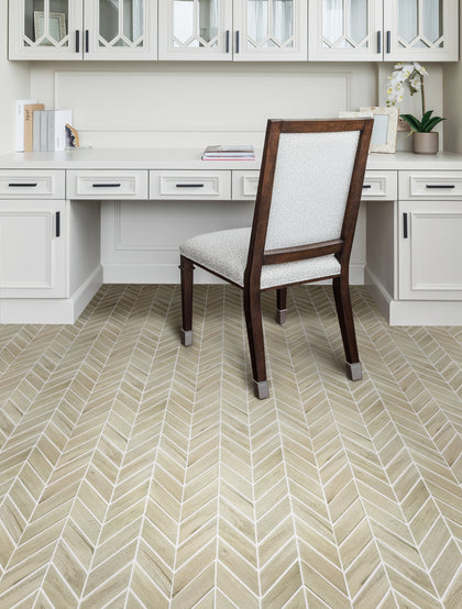 Chevron porcelain tile with wood texture on living room feature wall – elegant warm tones